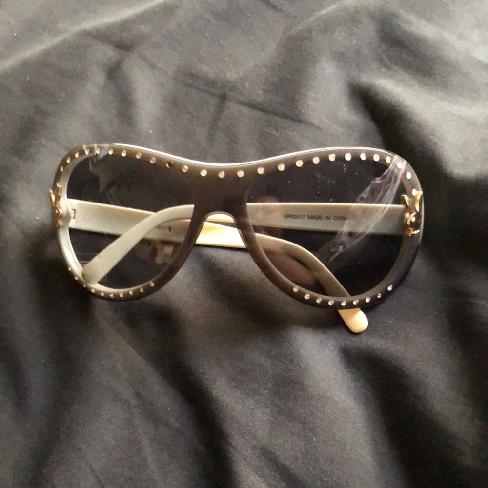 VINTAGE WHITE PLAYBOY SUNGLASSES